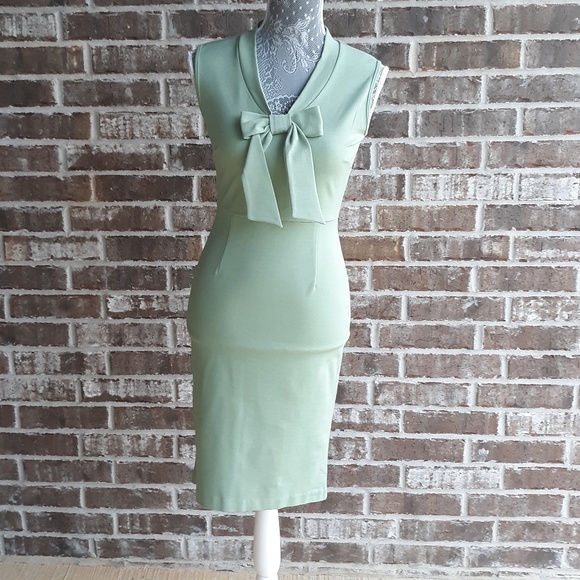 Sleeveless Solid Knit Body Con Dress - Picture 5 of 8